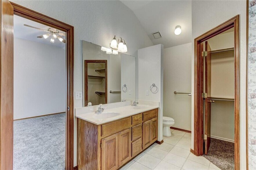 Building Photo - 305 Waterfront Dr