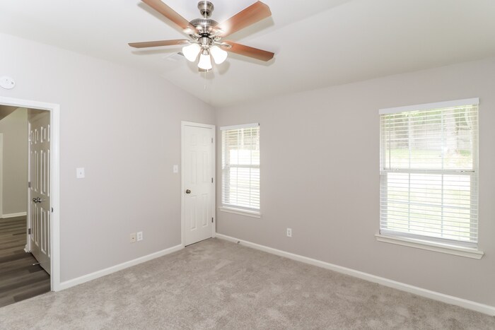 Building Photo - 465 Oakland Hills Dr