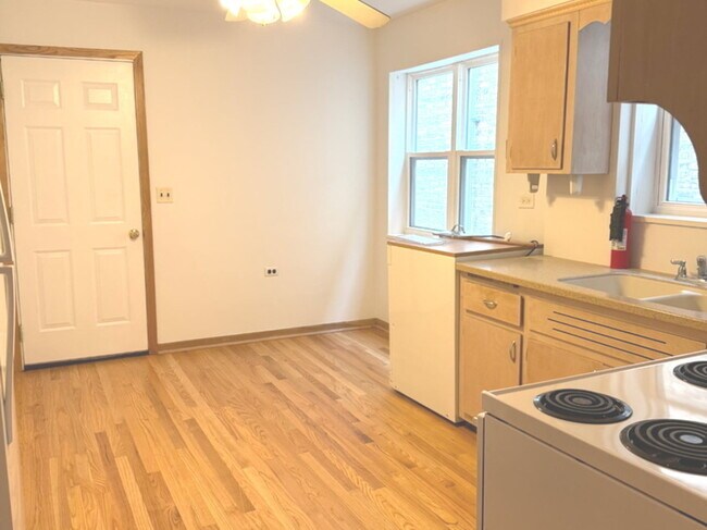 Building Photo - 4947 N Mason Ave