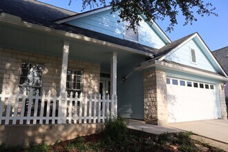 Building Photo - 4 Bed 2.5 Home in San Marcos, TX