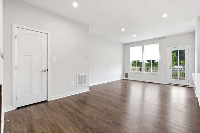 Building Photo - 5714 Richmanor Terrace