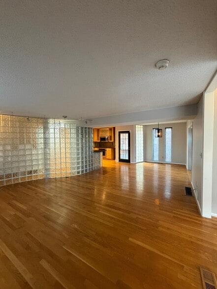 Primary Photo - 1091 Harrison Ave