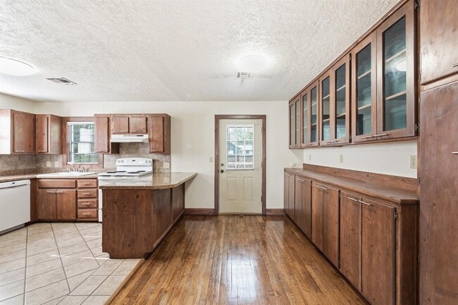 Building Photo - 751 Iowa St