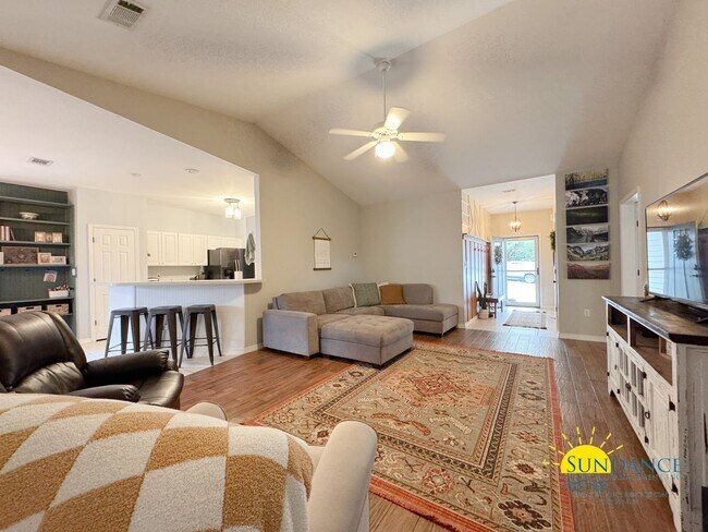 Building Photo - Spacious & Updated 3 Bedroom Home in Niceville-Near Eglin AFB!