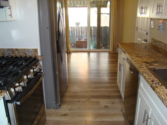 Building Photo - 8972 Rosetta Cir