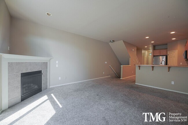 Building Photo - 1495 NE Lockheart Ln