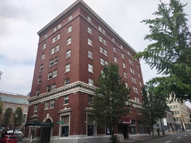 Building Photo - 1005 SW Park Ave