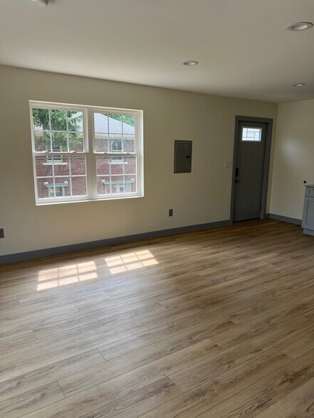 Building Photo - 4841 N Kenwood Ave