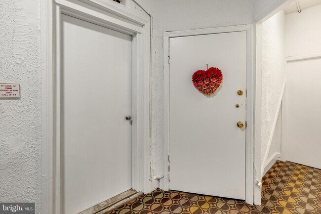 Building Photo - 916 Pine St