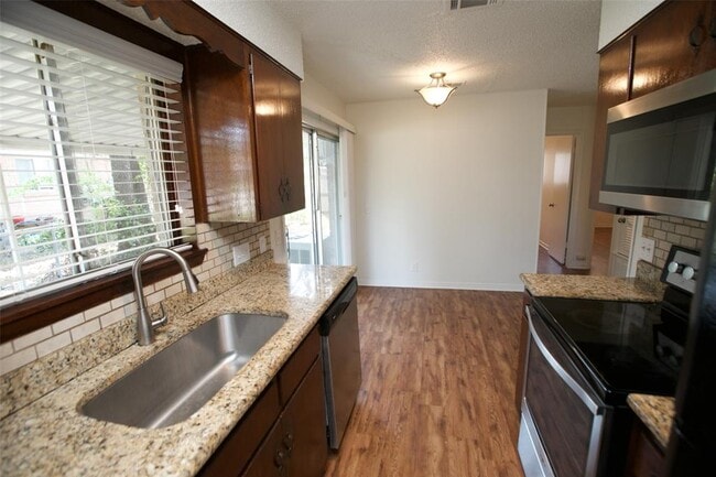 Building Photo - 2203 Lanier Dr
