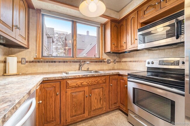 Building Photo - 2716 Van Alstyne St