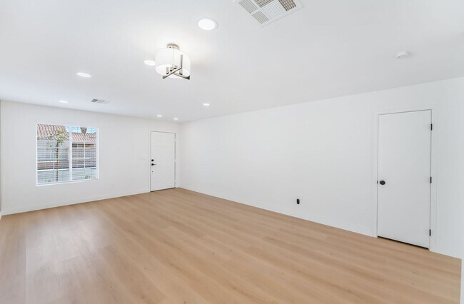 Building Photo - Modern Designer Remodel with Stylish Finishes & Spacious Outdoor Living!