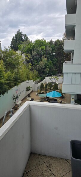 Building Photo - 10660 Wilshire Blvd