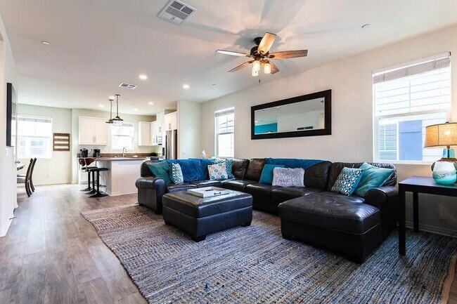 Building Photo - 532 Shorebird Way