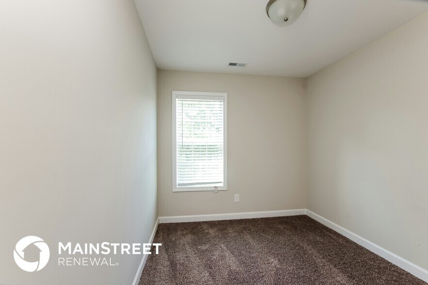 Building Photo - 510 Rogers Lake Rd E