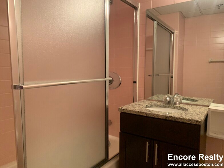 Building Photo - 62 Boylston St