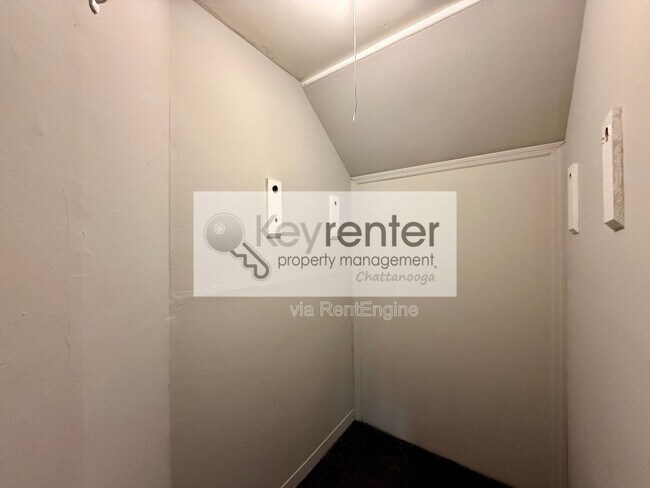 Building Photo - 305 Sunrise Ln