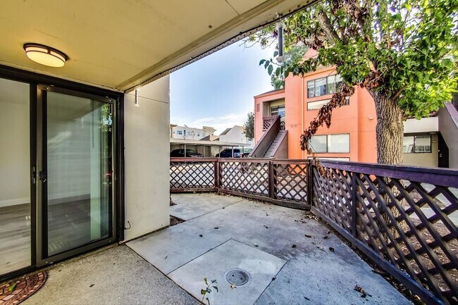 Building Photo - Updated Apartment near BART.  6 Weeks Free!