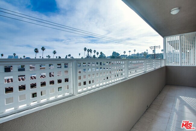 Building Photo - 12320 Montana Ave