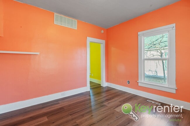 Building Photo - N Jefferson Duplex