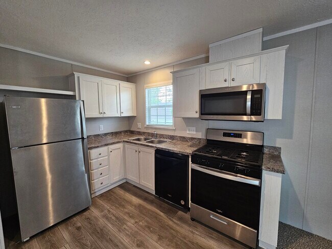 Primary Photo - 3660 S Lapeer Rd