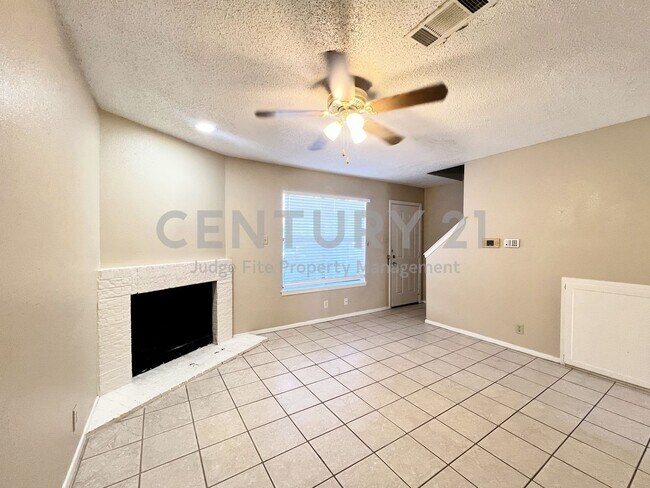 Building Photo - 929 W Hickory St