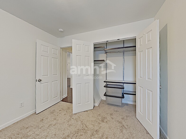 Building Photo - 434 Parrish Hill