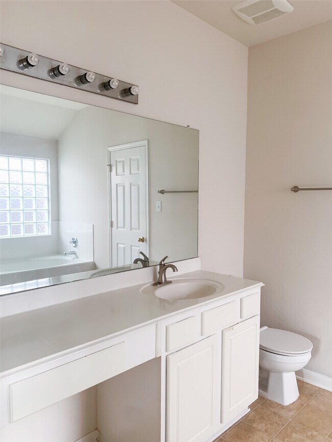 Building Photo - 21534 Oak Park Trails Dr