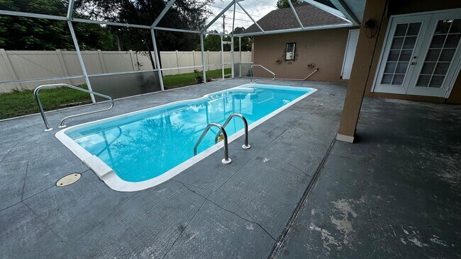 Building Photo - SPACIOUS 4-BEDROOM HOME WITH SCREENED POOL IN SE CAPE CORAL