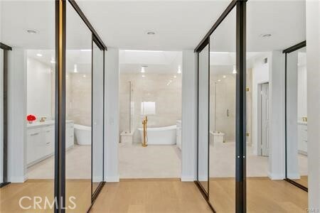 Building Photo - 5 Argo