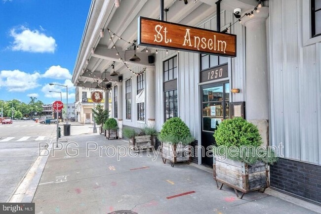 Building Photo - 1037 5th St NE