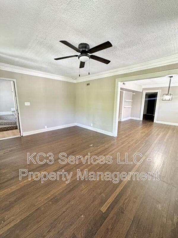 Building Photo - 5122 The Paseo