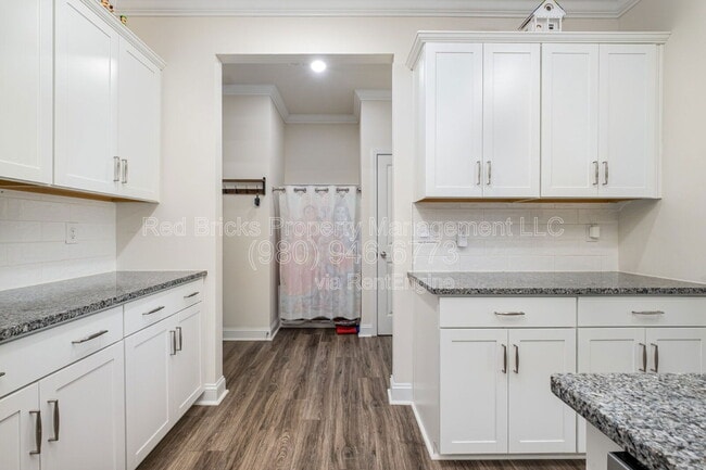 Building Photo - 7901 Iron Rd