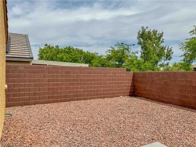 Building Photo - 10633 Foggy Glen Ave