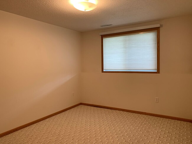 Building Photo - 3 Bedroom Twinhome in South Fargo!!