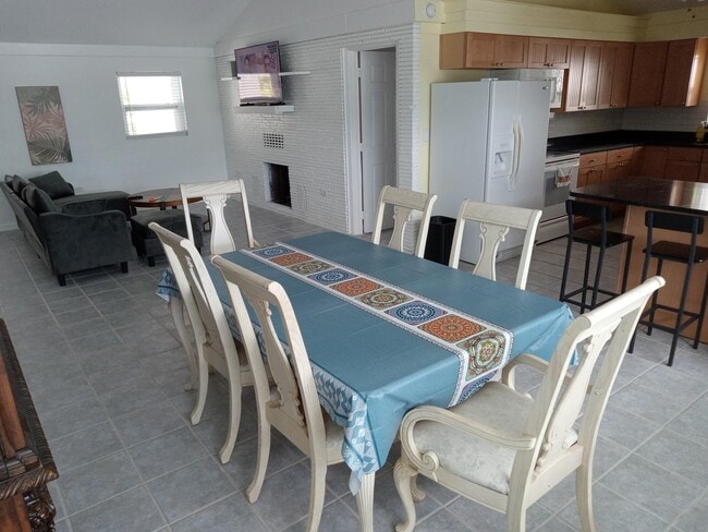 Building Photo - 1655 Sunrise Dr