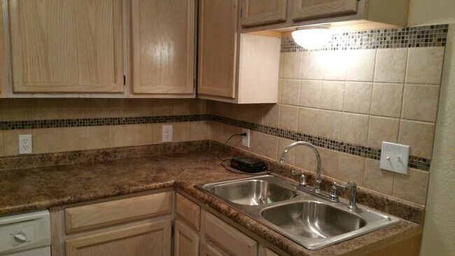 Kitchen - 2438 Maverick Ave