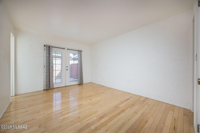 Building Photo - 390 N Silverbell Rd