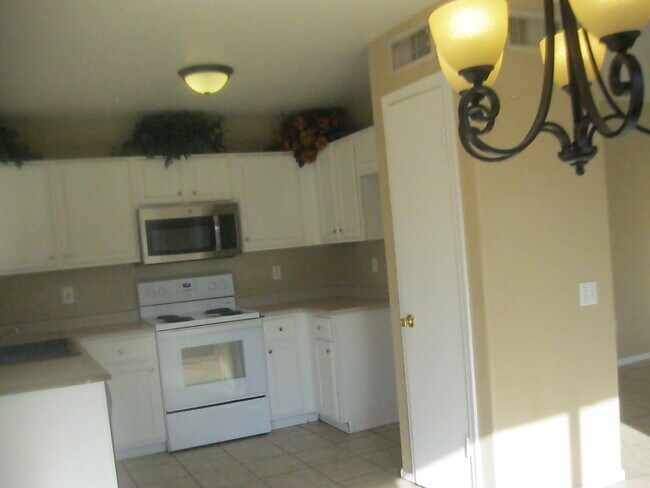 Building Photo - 7726 W Ocotillo Rd