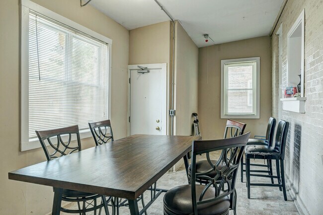 Building Photo - 6415 Cates Ave