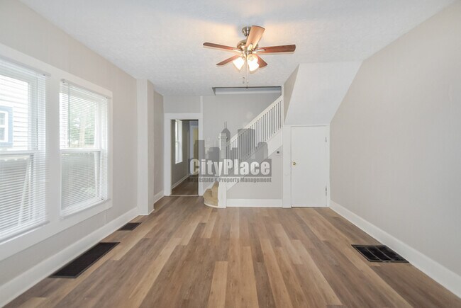 Building Photo - 2862 Highland Pl