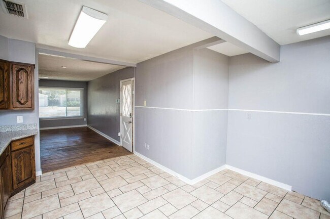 Building Photo - Available Now or for Summer 2025 PreLease!