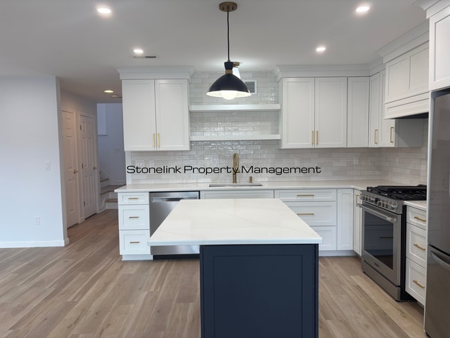 Building Photo - Fully Redesigned Townhouse Style Condo For Rent in Desirable Louisquisset Community!