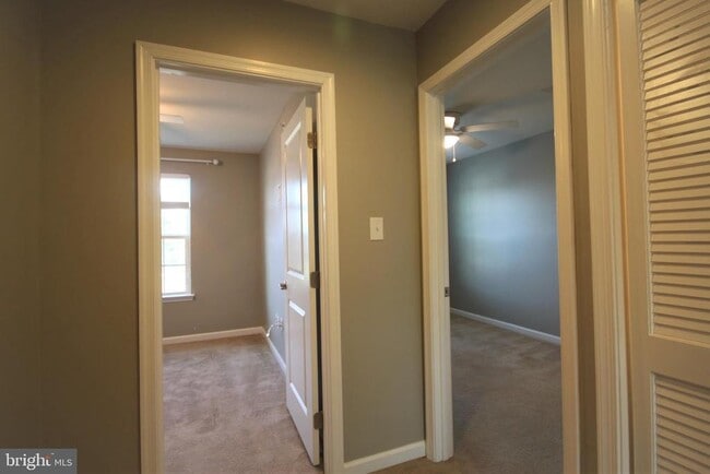 Building Photo - 228 Compass Dr