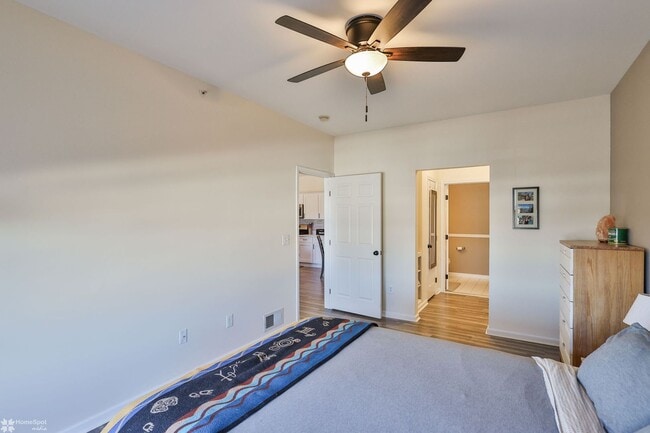 Building Photo - Bright, spacious 2-bedroom / 2-bath condo available now!