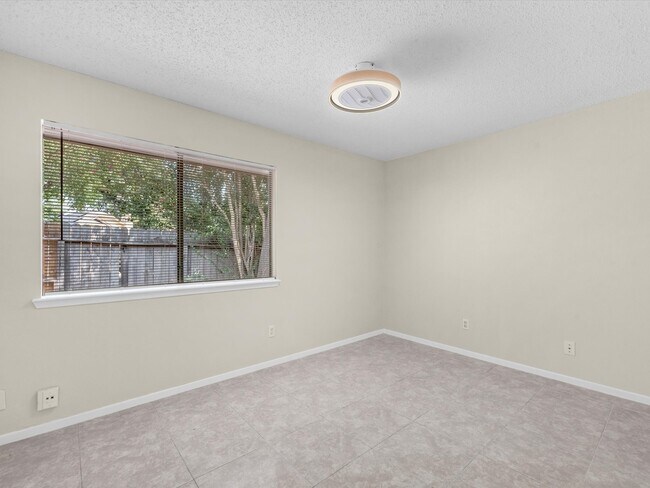 Building Photo - 23526 Tree House Ln