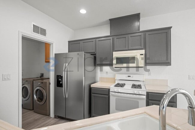 Building Photo - 406 Cape May Ct