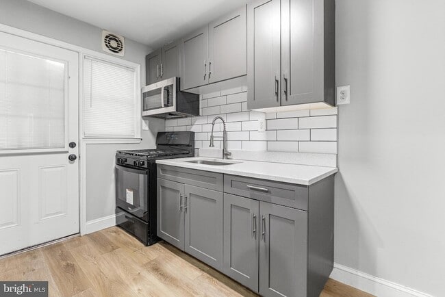 Building Photo - 2203 Redthorn Rd