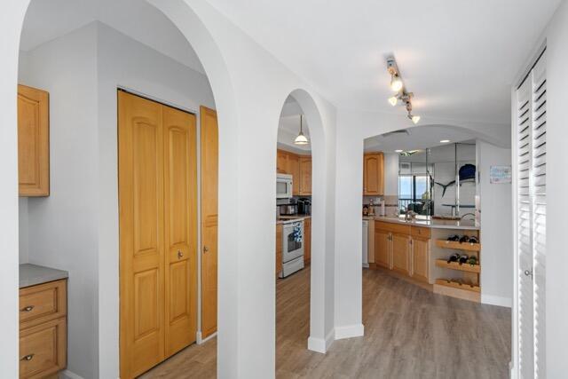 Building Photo - 9550 S Ocean Dr