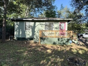 Building Photo - Normaltown Two Bedroom Cottage